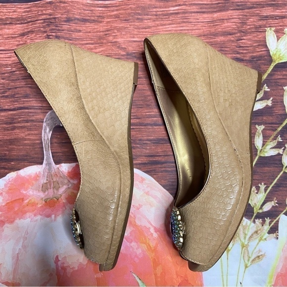 LINDSAY Phillips Courtney Tan Python Peep Toe Wedge Heels 8m - Picture 8 of 14